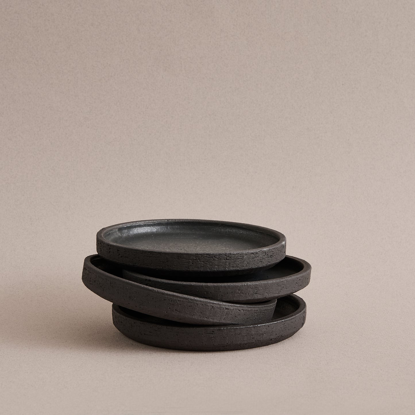 Black stoneware plate 