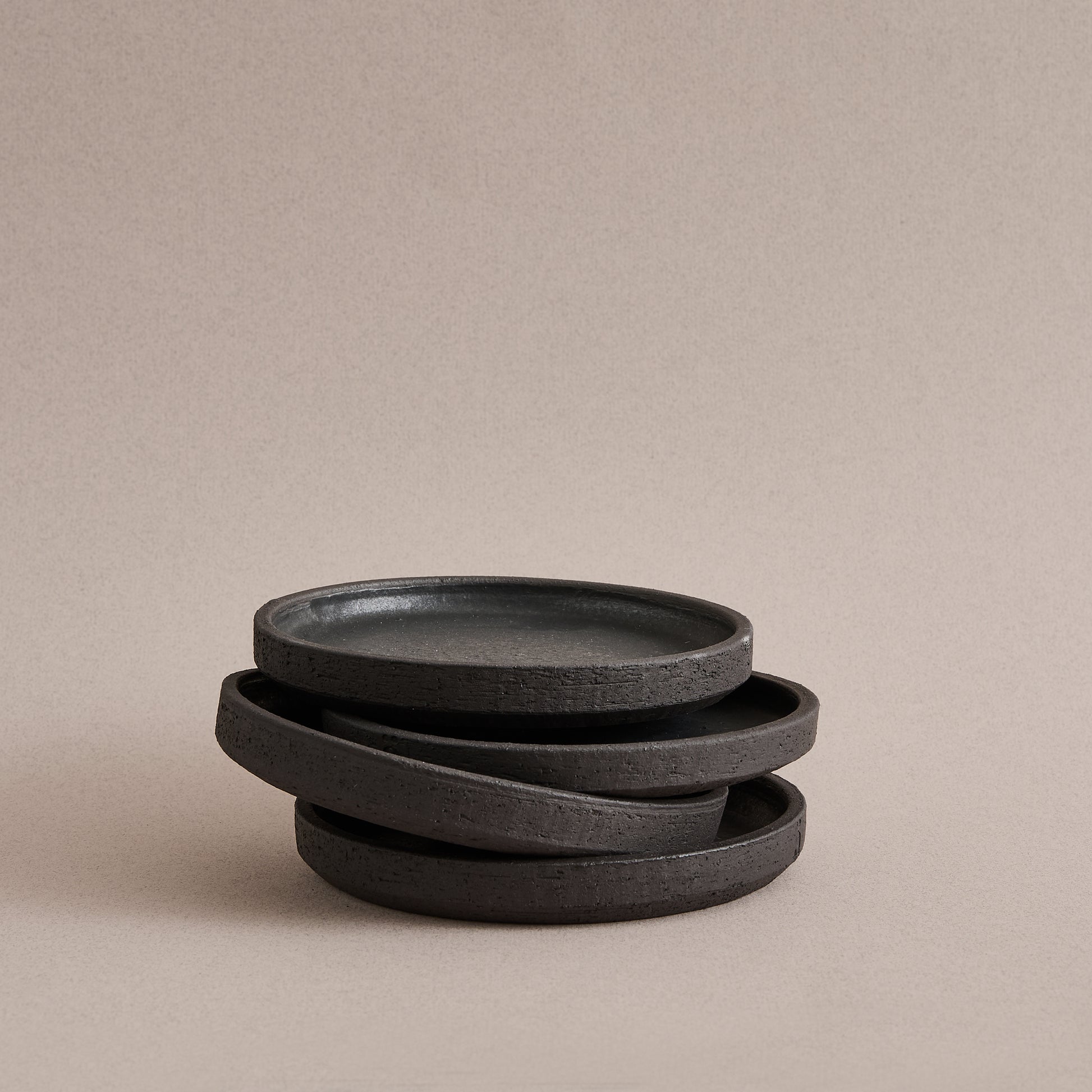Black stoneware plate 