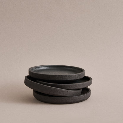 Black stoneware plate 